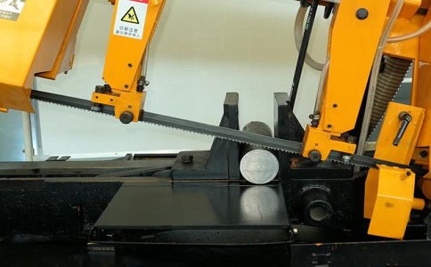 江城数控带锯床自动送料精度会出现偏差吗？