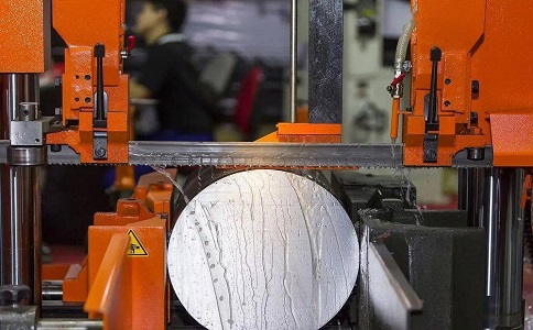 江城立式金属带锯床切削出现跑带故障解决方法！